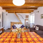 Σπίτι διακοπών Cozy Hideaway Above *