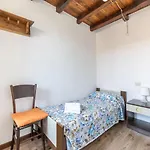 Cozy Hideaway Above Σπίτι διακοπών San Siro (Lombardy)
