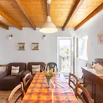 Cozy Hideaway Above Σπίτι διακοπών San Siro (Lombardy)