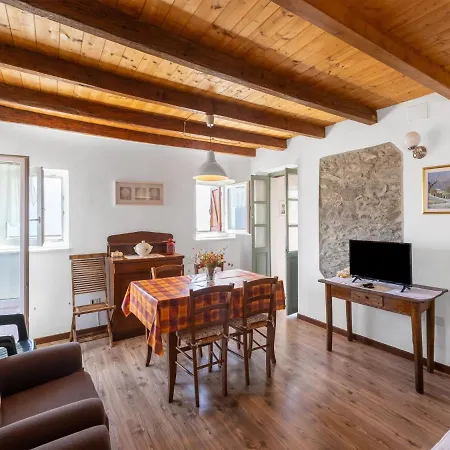 Cozy Hideaway Above *