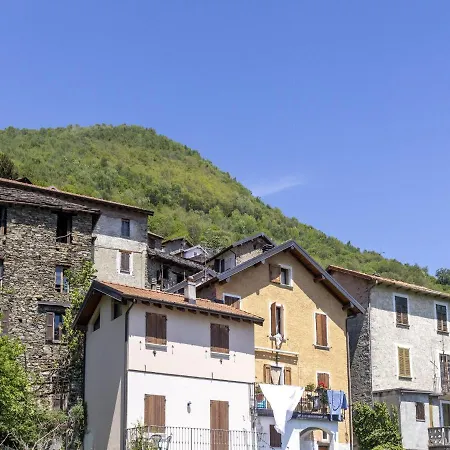 Cozy Hideaway Above * San Siro (Lombardy)