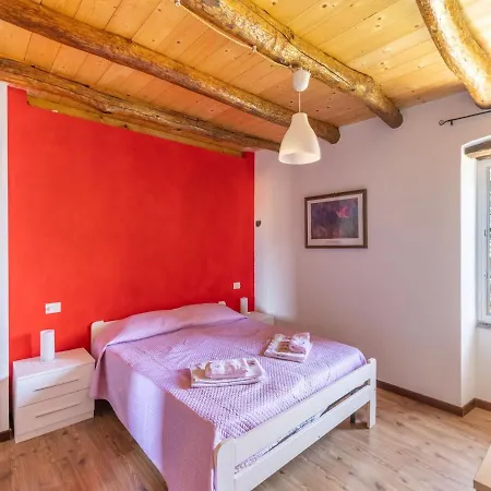 Cozy Hideaway Above Σπίτι διακοπών San Siro (Lombardy)