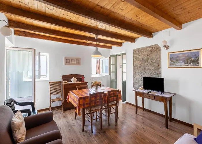 Cozy Hideaway Above *