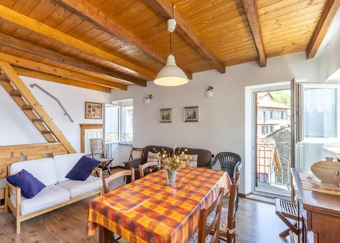 Дом отдыха Cozy Hideaway Above *