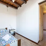 Cozy Hideaway Above 펜션 산 시로