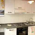 Дом отдыха Cozy Hideaway Above *