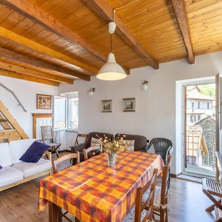 Semesterbostad Cozy Hideaway Above *