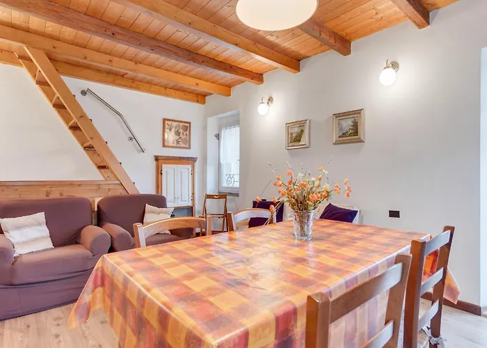 Vakantiehuis Cozy Hideaway Above San Siro (Lombardy)